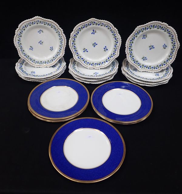 A SET OF TWELVE ENGLISH CERAMIC PLATES