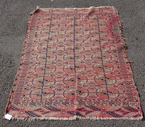 AN ANTIQUE TEKKE TURKOMAN RUG