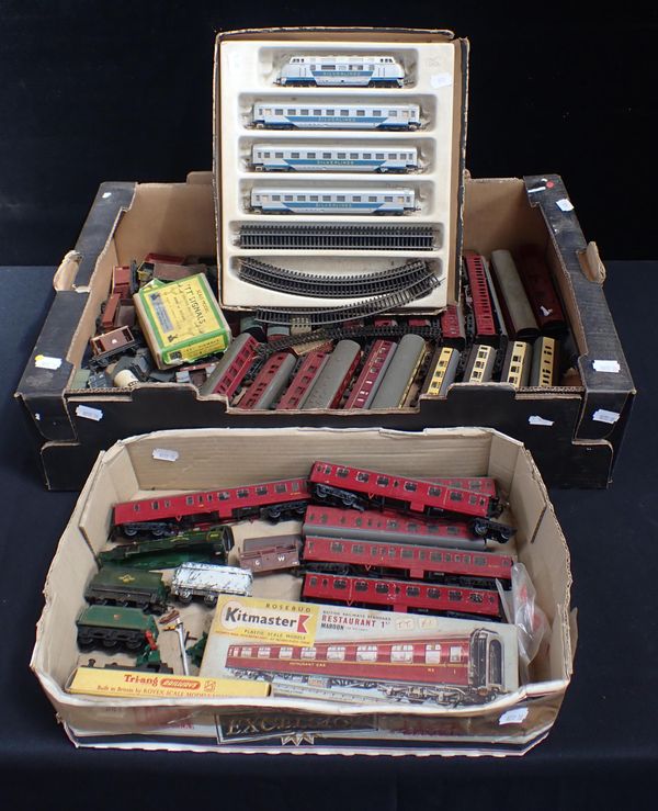 A COLLECTION OF 'T T' SCALE MODEL RAILWAY