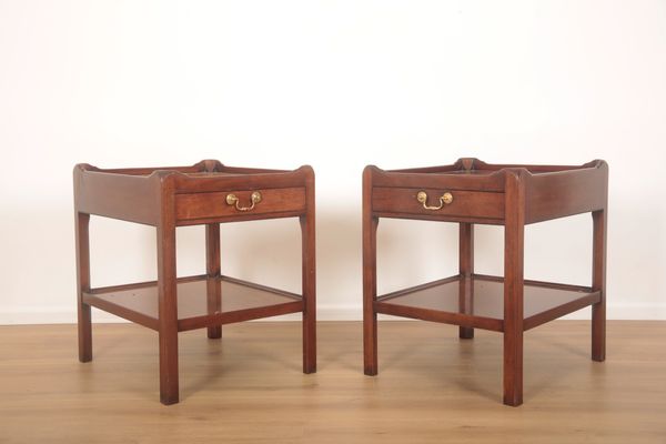 A PAIR OF MAHOGANY OCCASIONAL TABLES