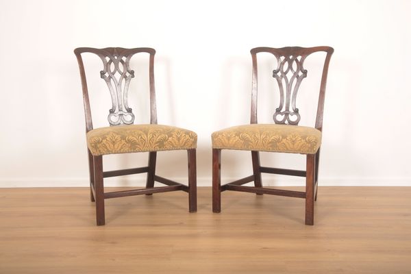 A PAIR OF GEORGE III MAHOGANY DINING CHAIRS