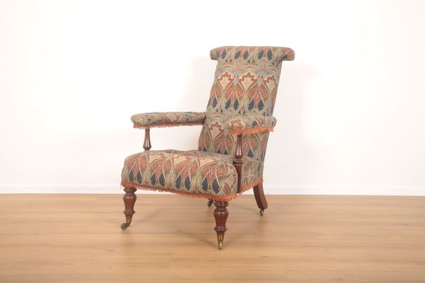 A VICTORIAN MAHOGANY ARMCHAIR