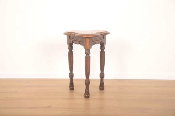 A VICTORIAN REVIVALIST OAK AND WALNUT VENEERED TREFOIL OR CLOVER LEAF WINE TABLE