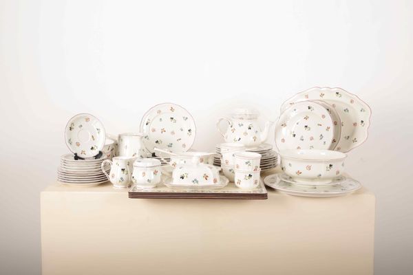 VILLEROY & BOCH, LUXEMBOURG: A 'PETITE FLEUR' SIX PIECE DINNER SERVICE