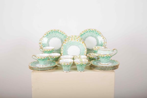 AN AYNSLEY BONE CHINA ‘DAISY’ TEA SERVICE