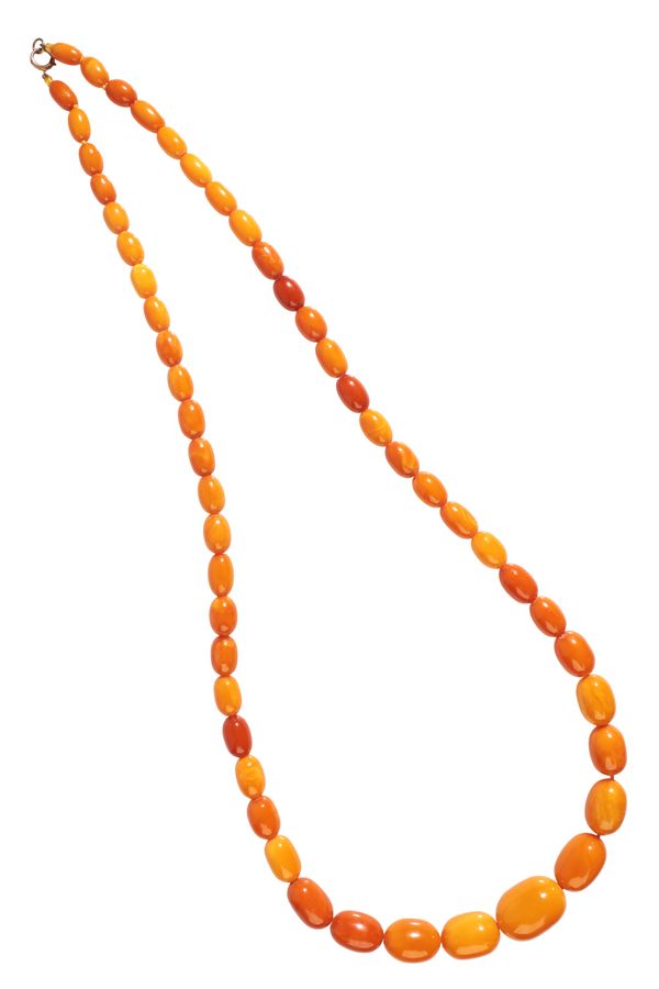 A LARGE AMBER BEAD NECKLACE