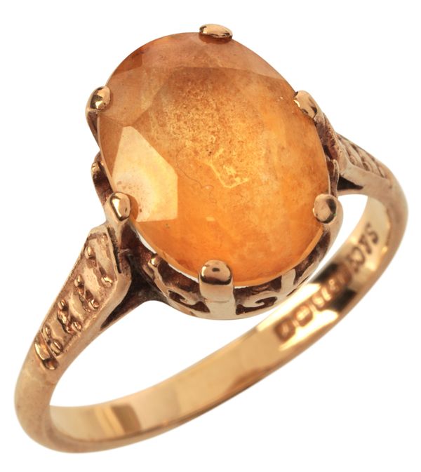 A VINTAGE CITRINE SOLITAIRE RING