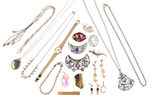 A COLLECTION OF COSTUME JEWELLERY