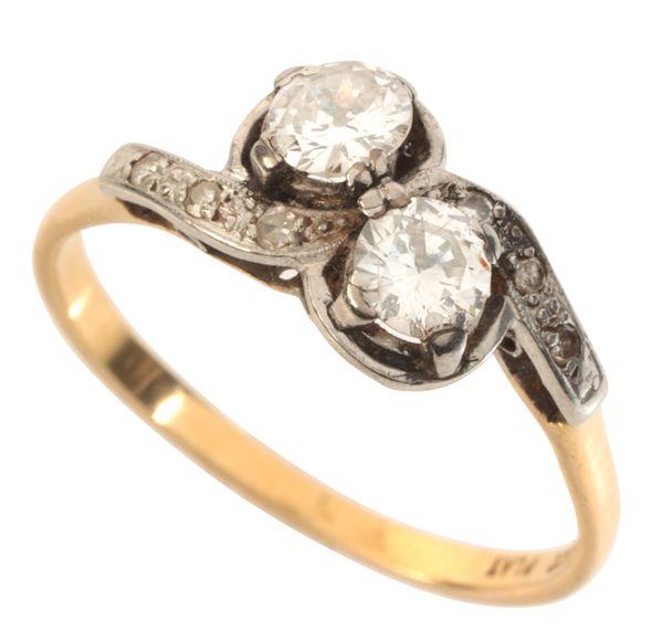 A DIAMOND TOI-ET-MOI RING