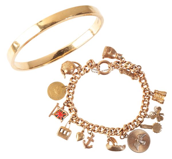 A VINTAGE CHARM BRACELET