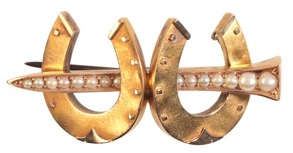 AN ANTIQUE HORSESHOE AND NAIL BROOCH