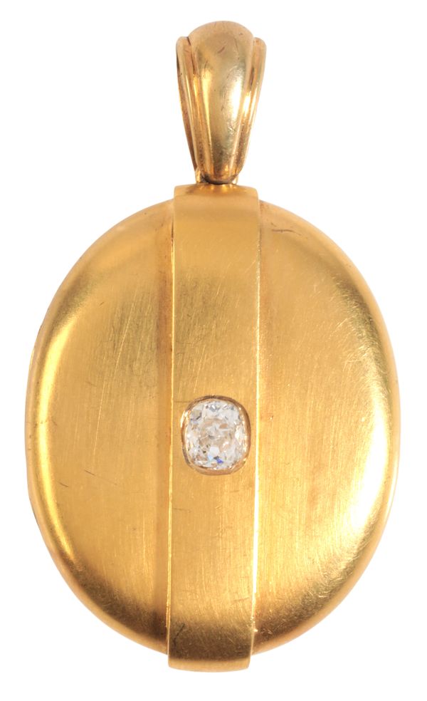 AN ANTIQUE DIAMOND LOCKET PENDANT