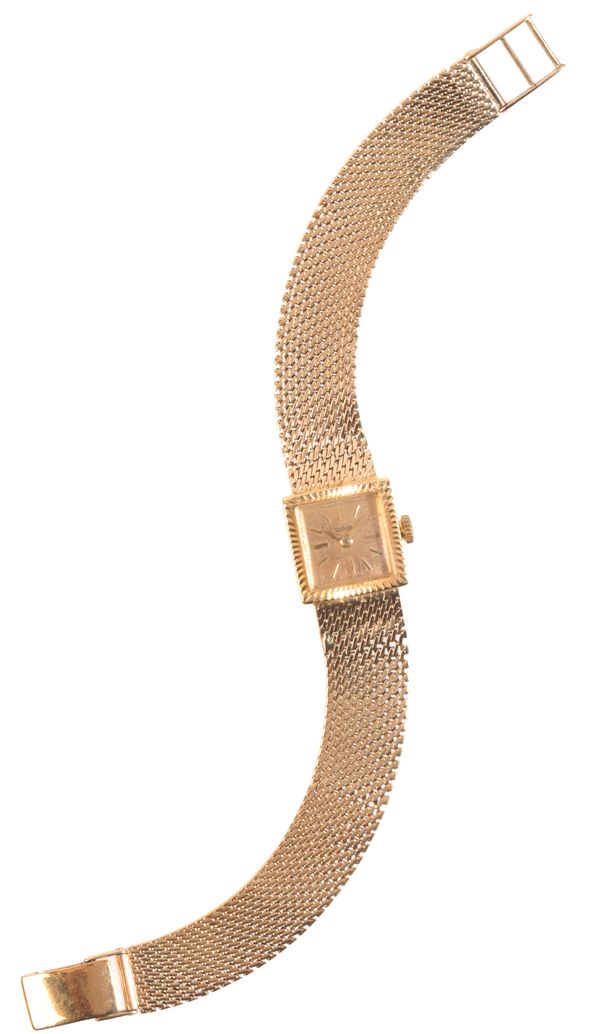 TUDOR: A LADY'S 18CT GOLD BRACELET WATCH