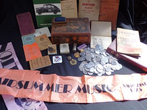 A QUANTITY OF MIXED COLLECTIBLES