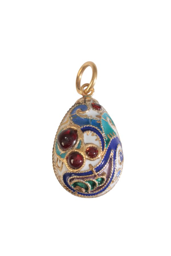 AN ENAMELLED EGG PENDANT