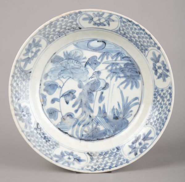 A CHINESE PORCELAIN BLUE AND WHITE 'SHIPWRECK' CHARGER