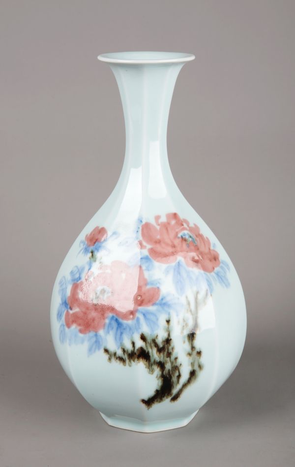 A JAPANESE PORCELAIN BALUSTER VASE