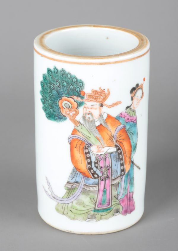 A CHINESE PORCELAIN FAMILLE ROSE BRUSH POT