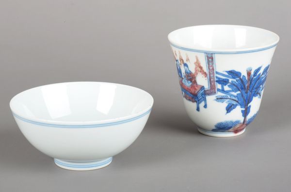 A CHINESE PORCELAIN BLUE, WHITE AND UNDERGLAZE RED TEABOWL