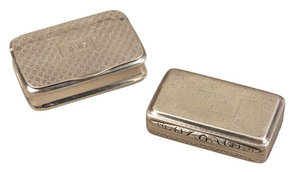 A GEORGE III SILVER SNUFF BOX