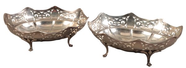 A PAIR OF GEORGE V SILVER BON BON DISHES