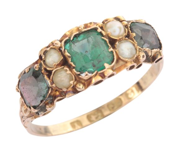 AN ANTIQUE GEM-SET RING