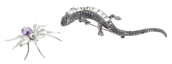 TWO COSTUME BROOCHES