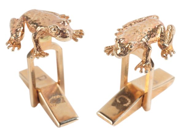A PAIR OF FROG CUFFLINKS