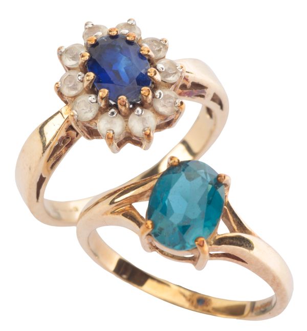 A SAPPHIRE CLUSTER RING