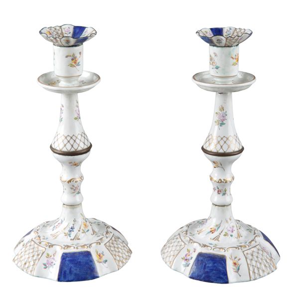 A PAIR OF ENGLISH ENAMEL CANDLESTICKS