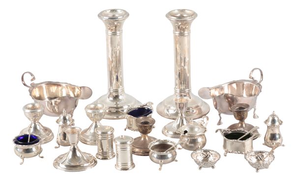 A PAIR OF GEORGE V SILVER SAUCE BOATS