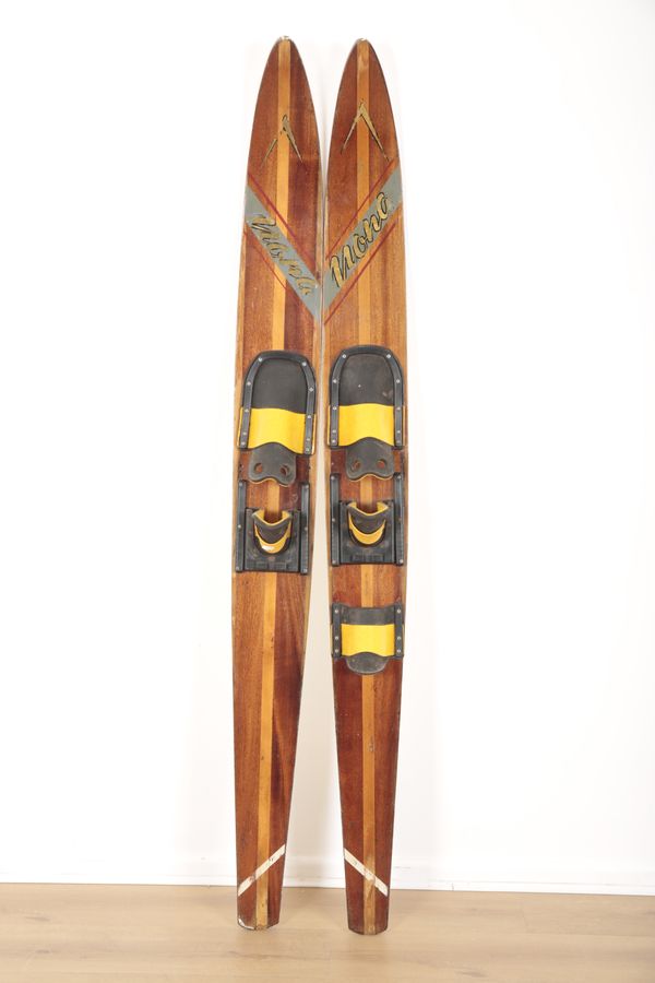 A PAIR OF WOODEN VINTAGE WATER SKIS BY MONO