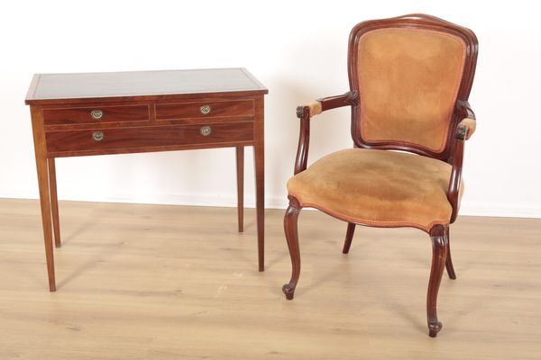 AN EDWARDIAN MAHOGANY DESK OR DRESSING TABLE