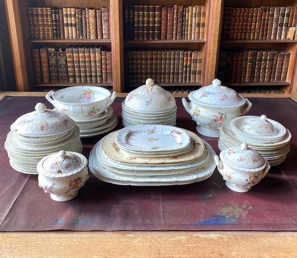 AN ASSOCIATED ENGLISH PORCELAIN PART DINNER SERVICE