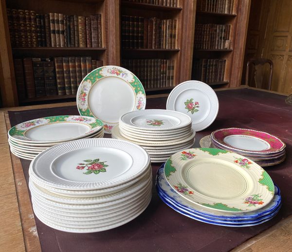 A WEDGWOOD MOSS ROSE PATTERN PART SERVICE