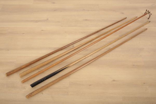 A COLLECTION OF FOUR SNOOKER CUES