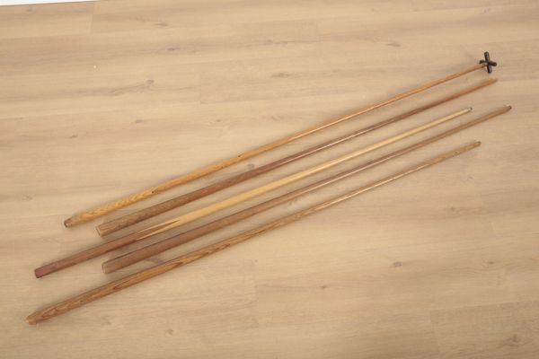 A COLLECTION OF FOUR SNOOKER CUES