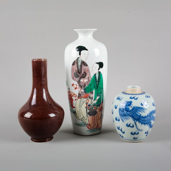 A GROUP OF THREE CHINESE PORCELAIN VASES