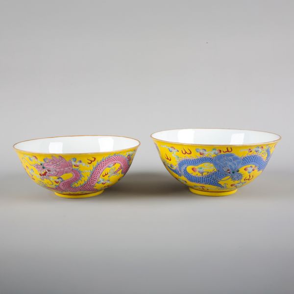 A PAIR OF CHINESE PORCELAIN FAMILLE ROSE 'PERANAKAN' BOWLS