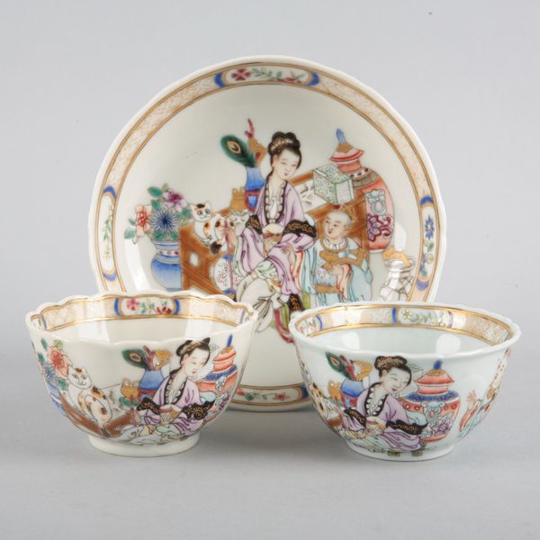A CHINESE PORCELAIN FAMILLE ROSE TEABOWL AND SAUCER