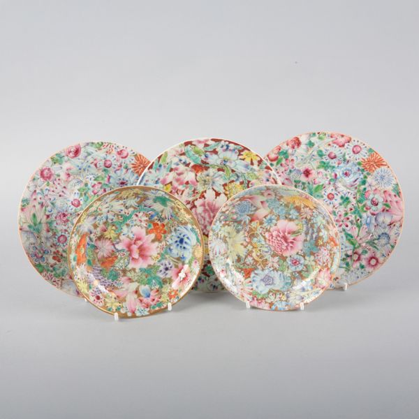 A GROUP OF FIVE CHINESE PORCELAIN MILLEFLEUR PLATES