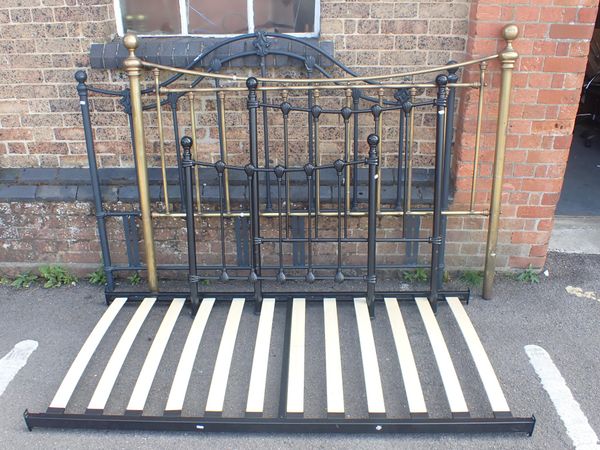 A VICTORIAN STYLE SINGLE METAL BED