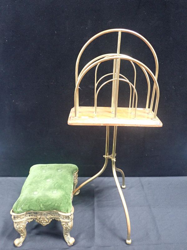 AN EDWARDIAN BRASS AND OAK MAGAZINE RACK