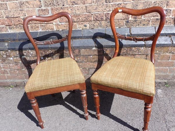 A PAIR OF EARLY VICTORIAN  ROSEWOOD DINING CHAIRS