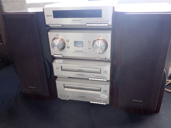 A TECHNICS HI-FI SYSTEM