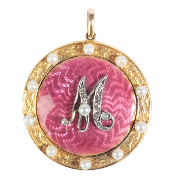 AN ANTIQUE ENAMELLED PENDANT