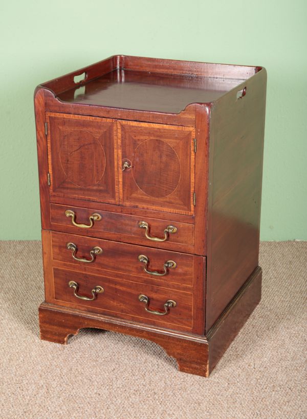 A GEORGE III MAHOGANY TRAY TOP COMMODE