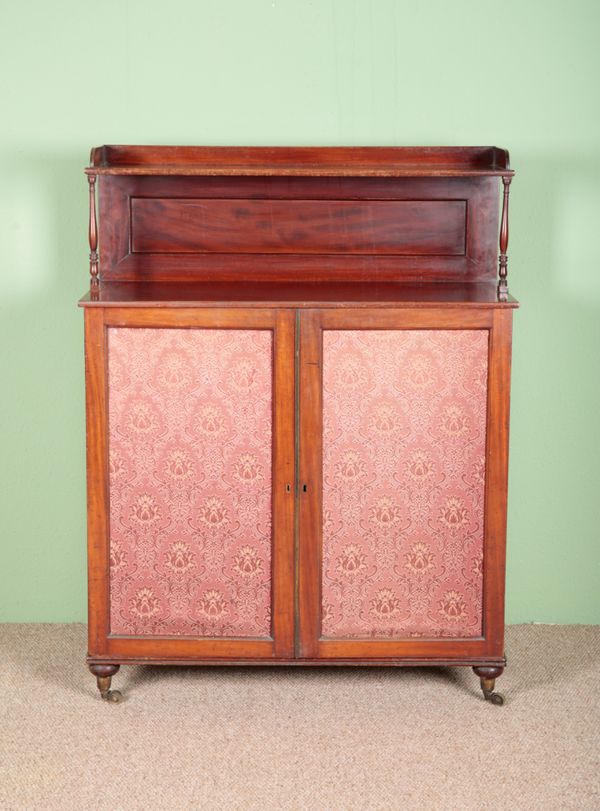 A MAHOGANY CHIFFONIER