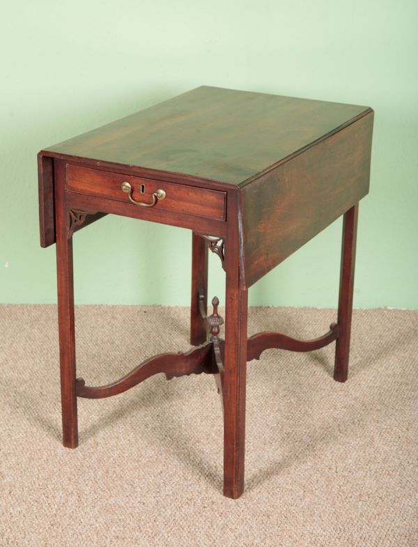 A GEORGE II MAHOGANY PEMBROKE TABLE