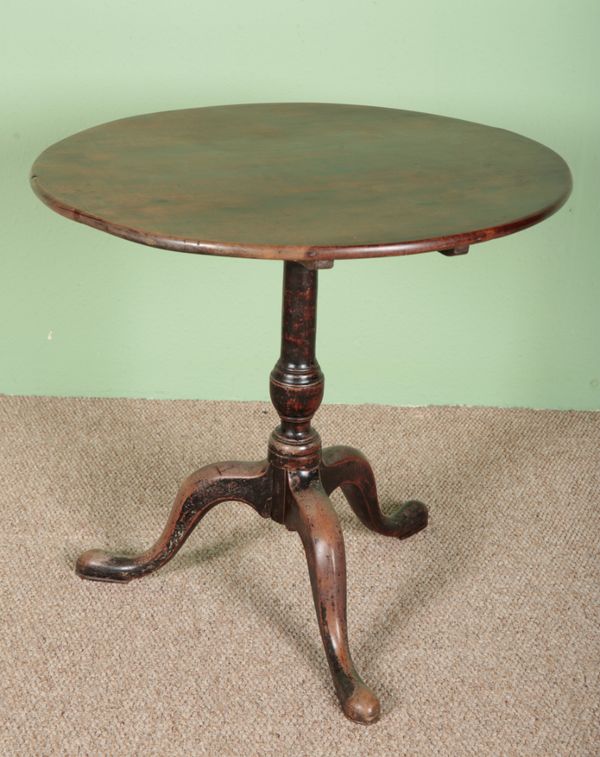 A MAHOGANY TILT-TOP OCCASIONAL TABLE